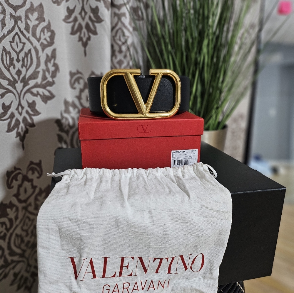 Authentic Valentino Garavani Reversible VLogo Belt – Black & Red (Size 100)